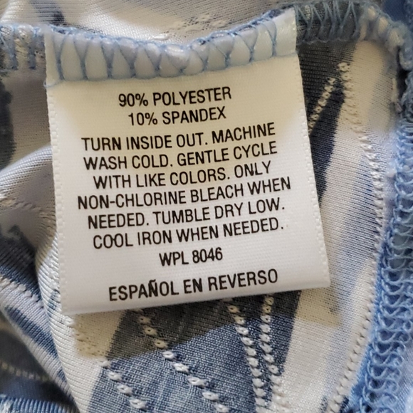 JM Collection top with wave detail size small - Picture 4 of 4